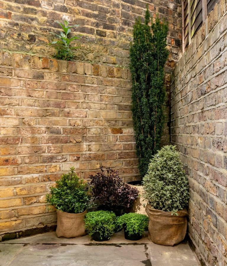 Apartment With Private Patio, And Park Across The Road (Adults Only) London Eksteriør bilde