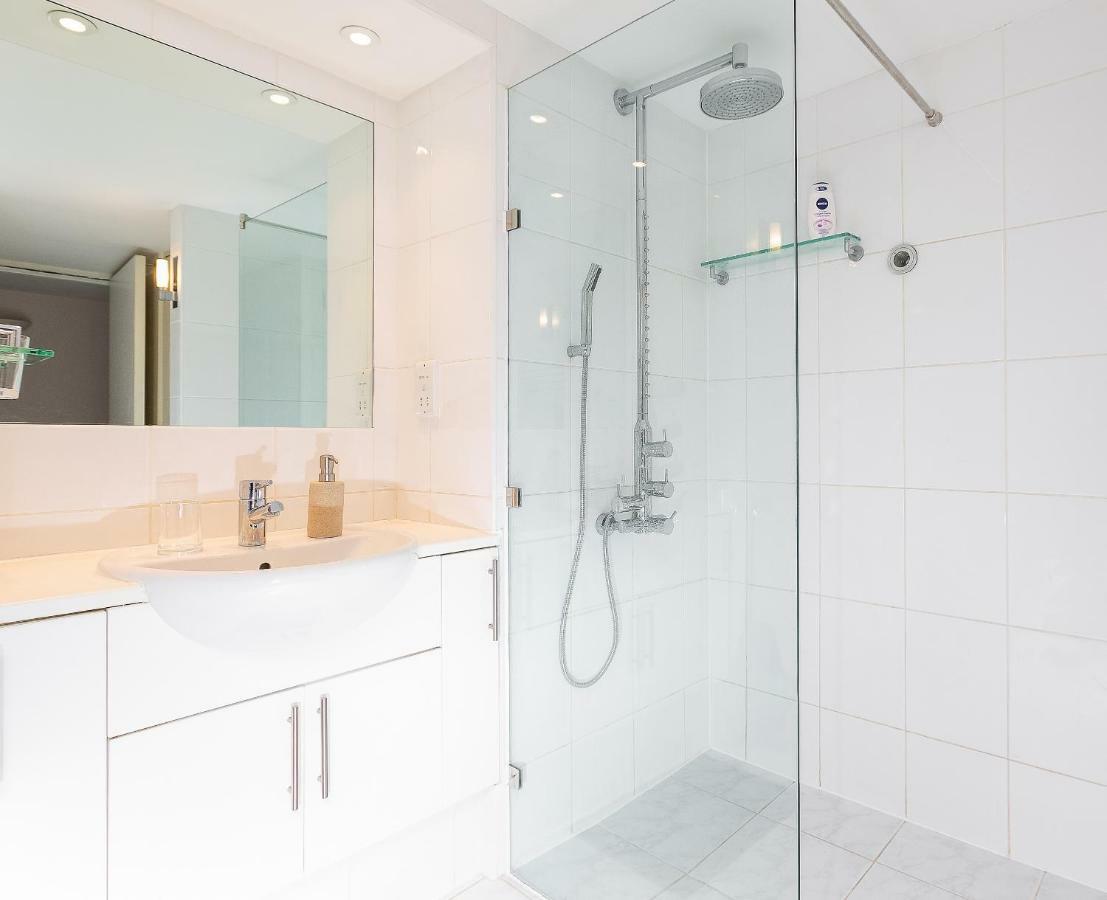 Apartment With Private Patio, And Park Across The Road (Adults Only) London Eksteriør bilde