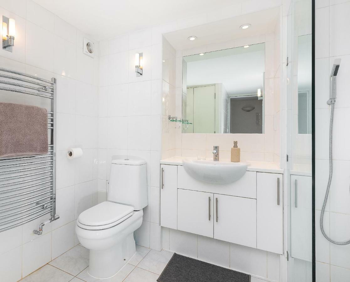 Apartment With Private Patio, And Park Across The Road (Adults Only) London Eksteriør bilde